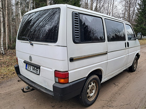 Volkswagen Caravelle (2 фото из 7)
