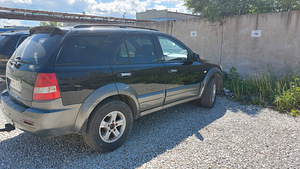 Kia Sorento (12 foto / 13)