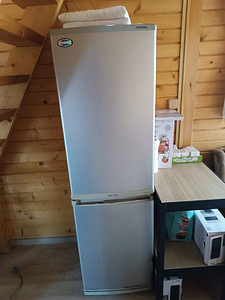 Kitsas külmik Samsung (1 foto / 1)
