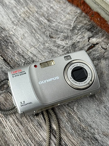 Olympus C-310 Zoom Digikaamera (3 foto / 3)