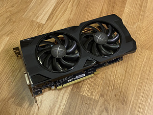XFX RX 470 8GB (1 foto / 3)