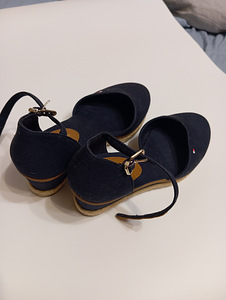 TOMMY HILFIGER 'ELBA' tumesinised sandaalid (5 foto / 6)