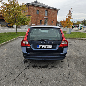 Volvo V70 2.4 (8 фото из 13)
