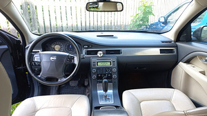 Volvo V70 (2 фото из 13)