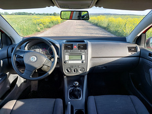 Volkswagen Golf (8 foto / 8)