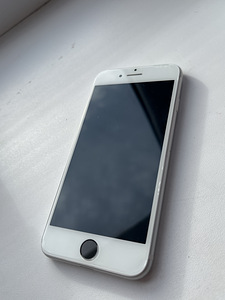 iPhone SE (2022) (1 фото из 2)