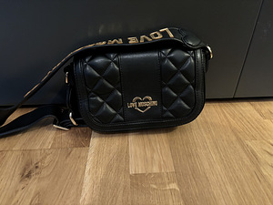 Love Moschino käekott (2 foto / 3)