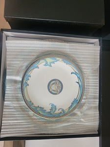 ПРОДАЕТСЯ НАБОР ПОСУДЫ VERSACE (5 фото из 7)