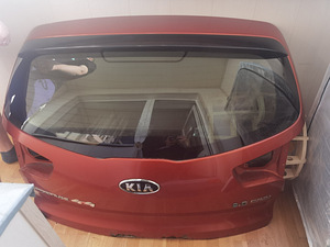 KIA Sportage tagaklaas koos tagaluugiga (2 foto / 5)