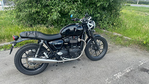 Triumph Street Twin 900 2018 (8 foto / 10)