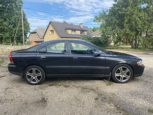 Volvo S60 2,4t (5 foto / 15)