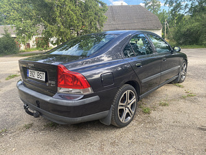Volvo S60 2,4t (8 foto / 15)