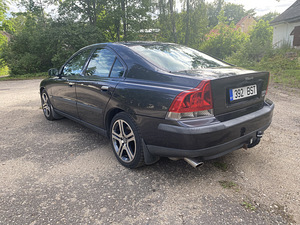 Volvo S60 2,4t (10 foto / 15)