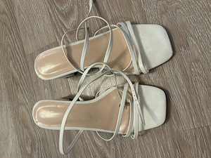Shoes (1 foto / 2)