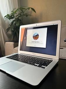 MacBook Air (13-inch, 2017) (1 foto / 5)