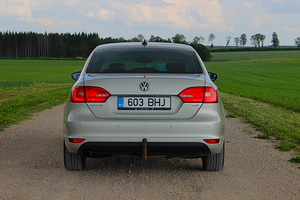 Volkswagen Jetta (6 foto / 10)