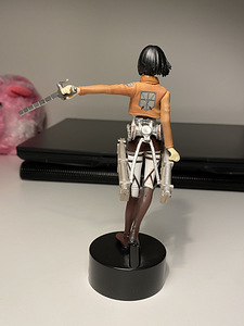 Mikasa anime figuur (3 foto / 5)
