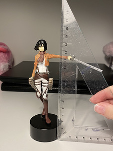 Mikasa anime figuur (5 foto / 5)