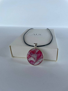 Käsitsi valmistatud medaljon, teostatud fluid art tehnikas. (3 foto / 6)