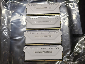 CORSAIR VENGEANCE RGB PRO 32GB (4 x 8GB) DDR4 (1 foto / 4)
