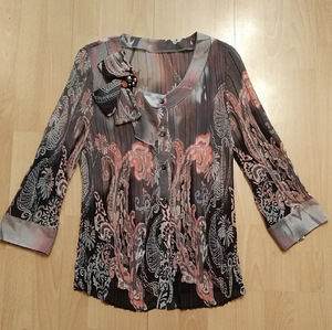 Plisseeritud pluus prossiga, suurus L/XL (2 foto / 5)