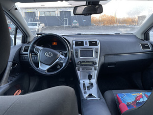 Toyota avensis (7 foto / 7)