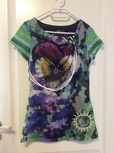 Desigual t-särk s.M (10 foto / 10)