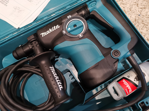 Новый перфоратор Makita HR2811FT