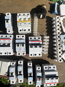Suur elektrimaterjalide komplekt – ABB, GE, Berke (8 foto / 10)