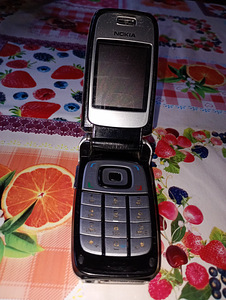 Nokia nuppudega klapiga koos laadijaga (1 foto / 5)