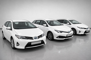AUTORENT TOYOTA AURIS HYBRID + LPG | AUTORENT BOLT (3 foto / 9)
