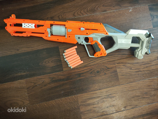 Nerf mänguasi snaipripüss ja 8 kuuli.