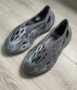 Yeezy foam runners (paku hind)