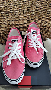 Продам женские кеды Tommy Hilfiger