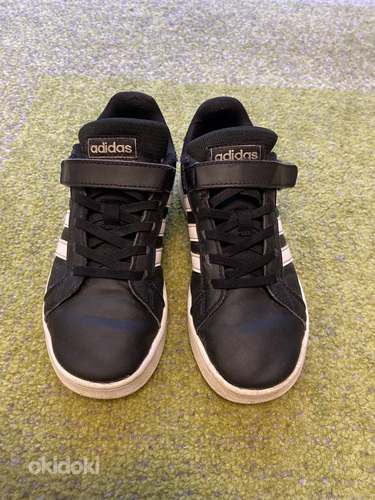 Adidase tossud.
