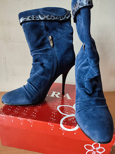 Женские сапоги (3 фото из 5)