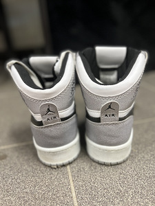 Nike Jordan (2 фото из 3)
