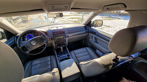 VW Touareg (8 foto / 10)