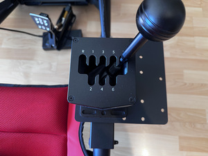 Moza R25 + CRP Pedals + PlayseatTrophy + 2 wheels + Shifter (5 foto / 10)