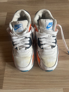 Кроссовки Nike (4 фото из 4)