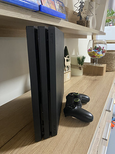 Продам ps4 pro 1trb (2 фото из 2)