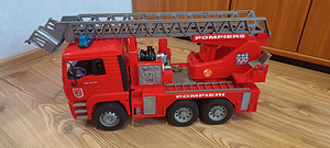 Suur tuletõrjeauto (1 foto / 3)