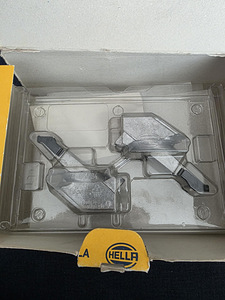BMW F10/F11, LED Angel Eye pirnid. HELLA 9DW 177.229-001 (2 foto / 2)