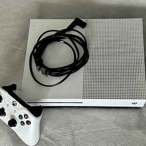 Xbox One S + 2 mängu (Rush ja Just Dance) (4 foto / 10)
