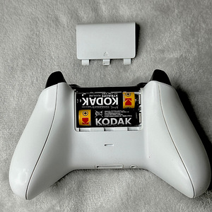 Xbox One S + 2 mängu (Rush ja Just Dance) (9 foto / 10)