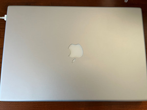 MacBook Pro 15" Early 2008 (2 foto / 3)