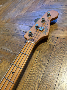 Squier 40th Anniversary Jazz Bass (2 foto / 4)