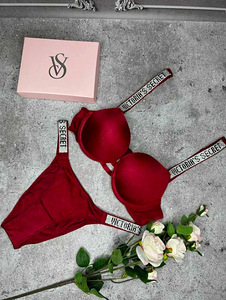 Victoria`s Secret aluspesu komplekt strassikividega (8 foto / 10)