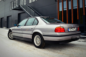 BMW 728ia E38 728i 142kw 1999 Facelift Aspensilber Metallic (3 foto / 14)