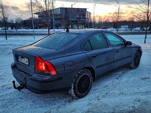 Volvo S60 2.4td D5 120kw (3 foto / 12)